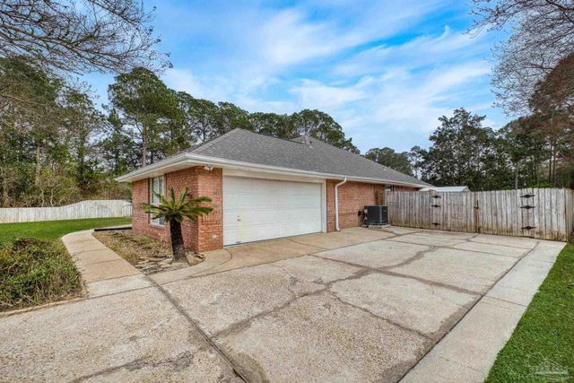 2873 Whisper Lake Dr, Gulf Breeze, FL 32563