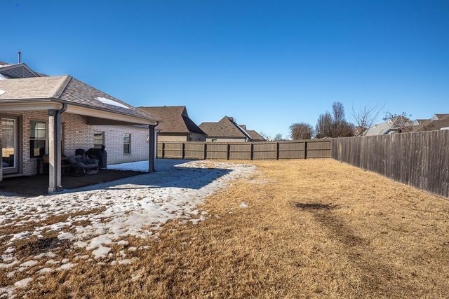 95 CHESNUT RIDGE DR, Oakland, TN 38060