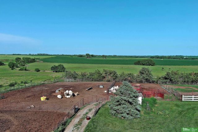 1107 Road P Road, York, NE 68467