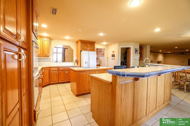 1107 Road P Road, York, NE 68467