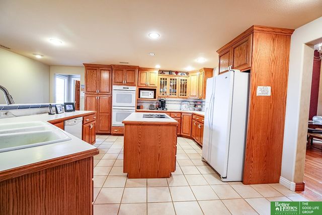 1107 Road P Road, York, NE 68467