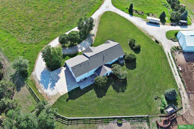 1107 Road P Road, York, NE 68467