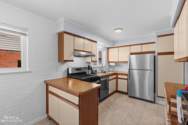 28300 MacKenzie Drive, Westland, MI 48185