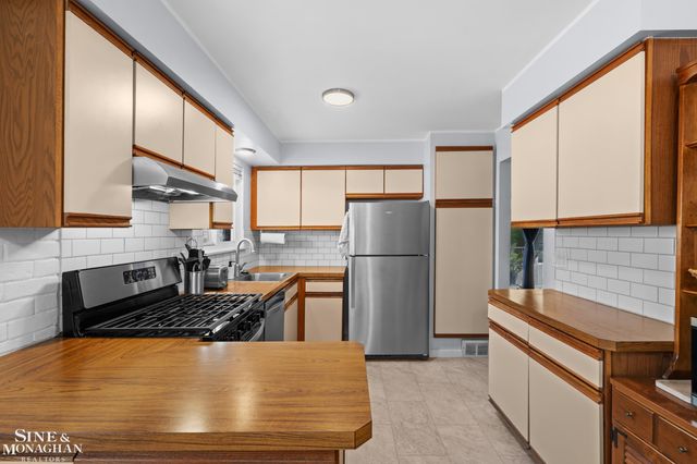 28300 MacKenzie Drive, Westland, MI 48185