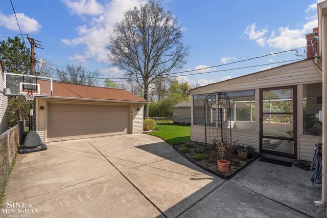 28300 MacKenzie Drive, Westland, MI 48185