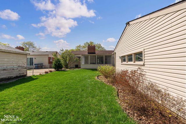 28300 MacKenzie Drive, Westland, MI 48185
