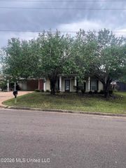 727 Hawthorn Green Drive, Ridgeland, MS 39157