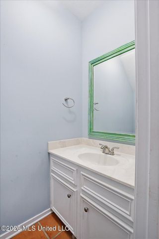 15 S Crownpointe Drive, Jackson, MS 39211