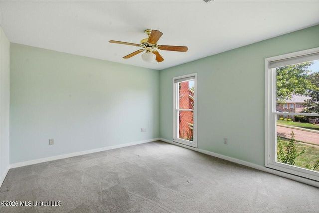 15 S Crownpointe Drive, Jackson, MS 39211