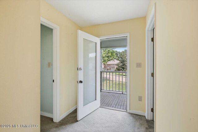 15 S Crownpointe Drive, Jackson, MS 39211