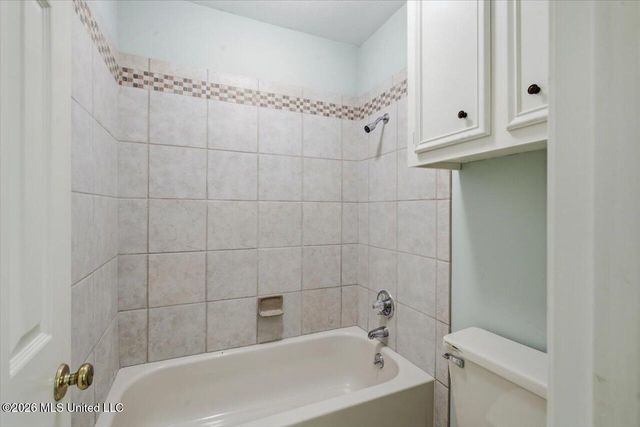 15 S Crownpointe Drive, Jackson, MS 39211