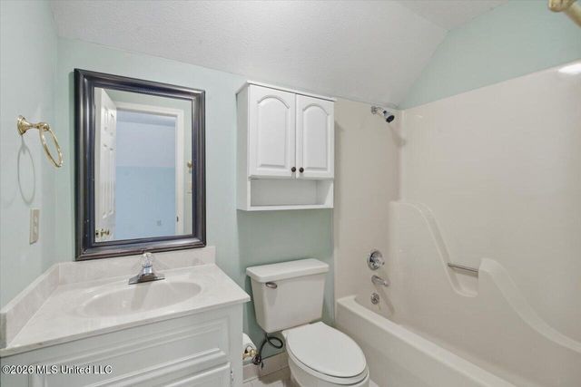 15 S Crownpointe Drive, Jackson, MS 39211
