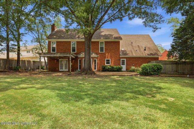 15 S Crownpointe Drive, Jackson, MS 39211