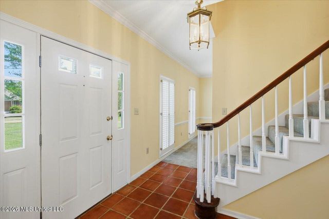 15 S Crownpointe Drive, Jackson, MS 39211