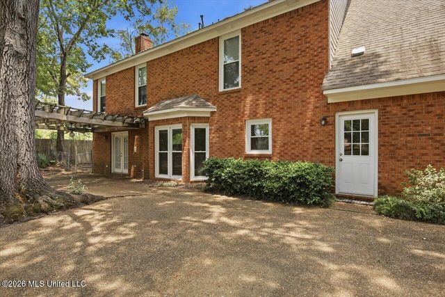 15 S Crownpointe Drive, Jackson, MS 39211