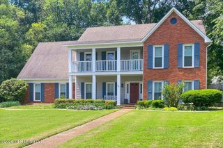 15 S Crownpointe Drive, Jackson, MS 39211
