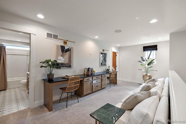 29096 Myles Andrew Drive, South Lyon, MI 48178