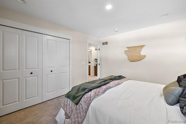 29096 Myles Andrew Drive, South Lyon, MI 48178