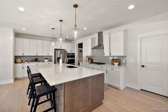 29096 Myles Andrew Drive, South Lyon, MI 48178