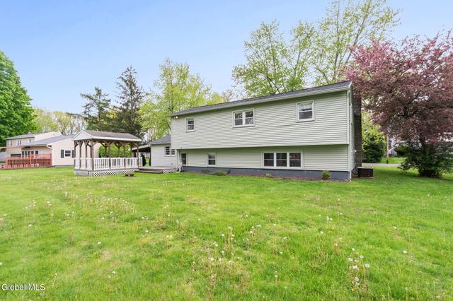 16 Ridgewood Lane, Glenville, NY 12302