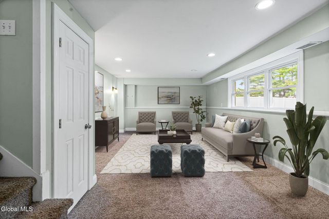 16 Ridgewood Lane, Glenville, NY 12302