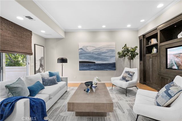 10 N. Stonington Road, Laguna Beach, CA 92651