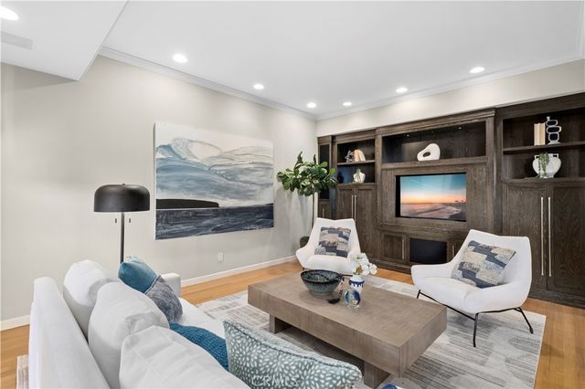 10 N. Stonington Road, Laguna Beach, CA 92651