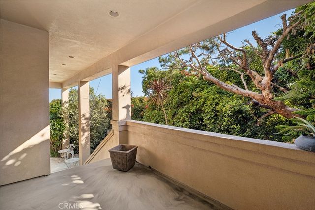 10 N. Stonington Road, Laguna Beach, CA 92651