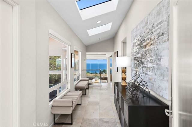 10 N. Stonington Road, Laguna Beach, CA 92651