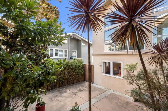 10 N. Stonington Road, Laguna Beach, CA 92651