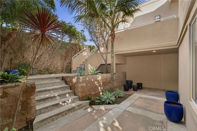 10 N. Stonington Road, Laguna Beach, CA 92651