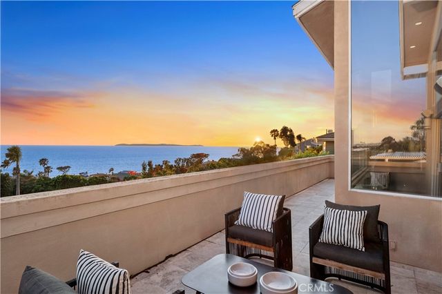 10 N. Stonington Road, Laguna Beach, CA 92651