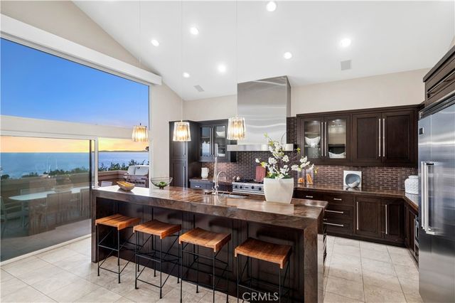 10 N. Stonington Road, Laguna Beach, CA 92651