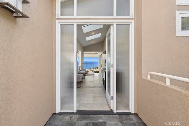 10 N. Stonington Road, Laguna Beach, CA 92651