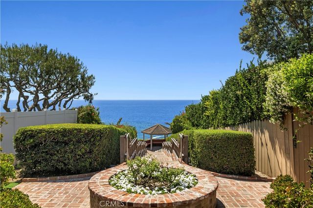 10 N. Stonington Road, Laguna Beach, CA 92651