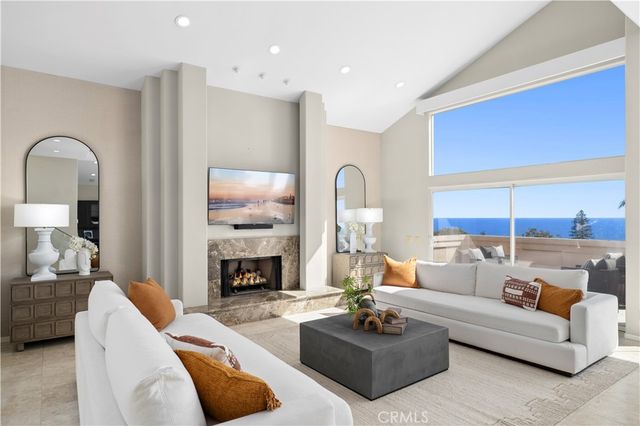 10 N. Stonington Road, Laguna Beach, CA 92651