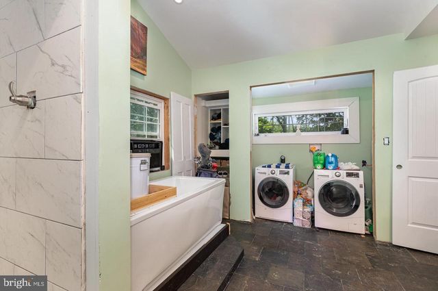 28 W WILLOW TERRACE DRIVE, Mechanicsburg, PA 17050