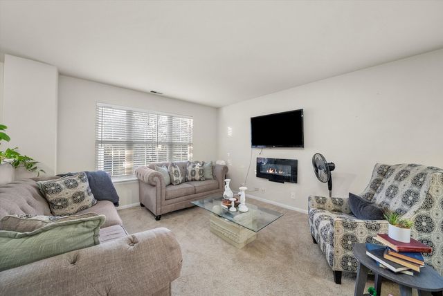 2950 Shelly Lane 2950, Aurora, IL 60504