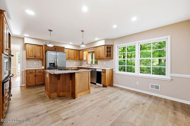 1904 Charbdin Pl, Louisville, KY 40207