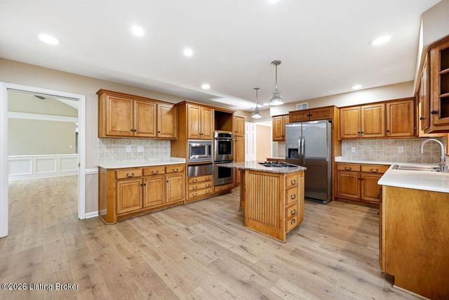 1904 Charbdin Pl, Louisville, KY 40207