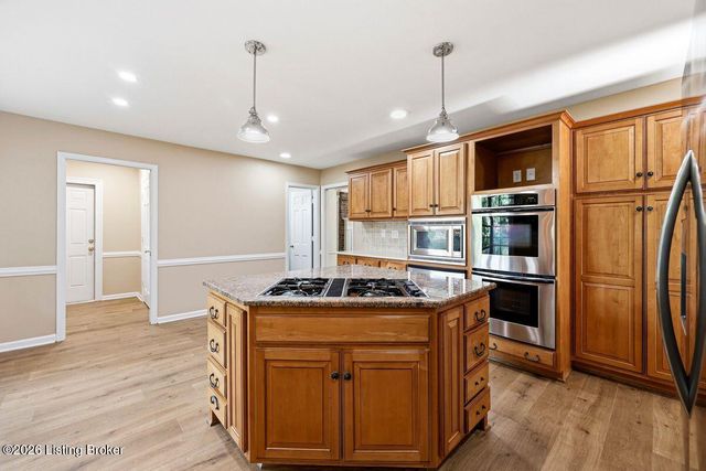 1904 Charbdin Pl, Louisville, KY 40207