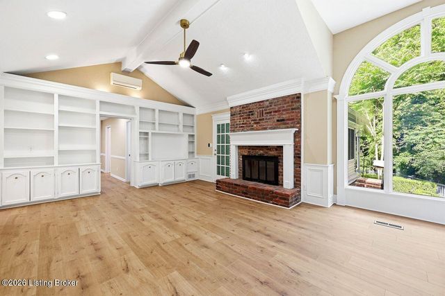 1904 Charbdin Pl, Louisville, KY 40207