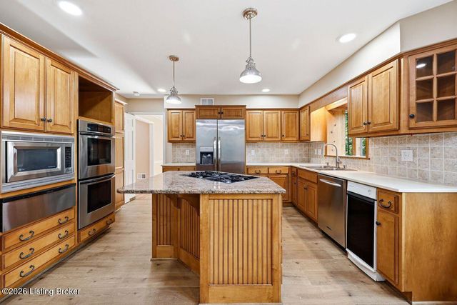 1904 Charbdin Pl, Louisville, KY 40207