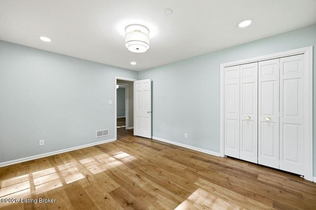 1904 Charbdin Pl, Louisville, KY 40207