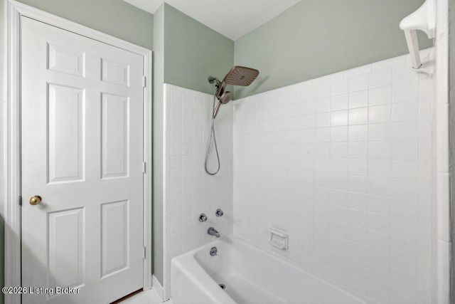1904 Charbdin Pl, Louisville, KY 40207