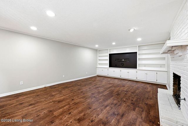 1904 Charbdin Pl, Louisville, KY 40207