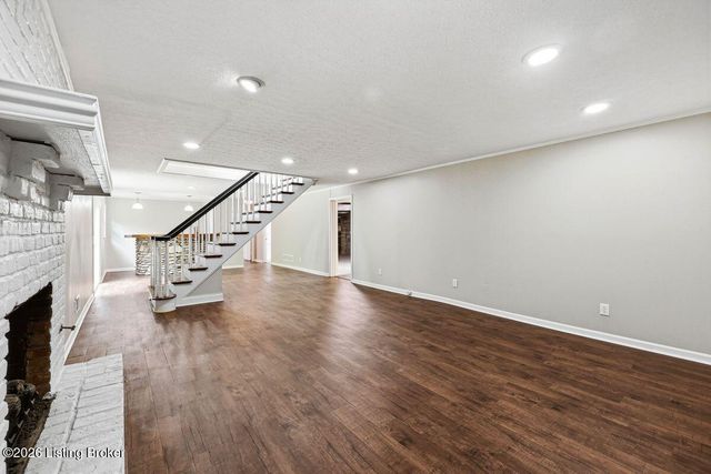 1904 Charbdin Pl, Louisville, KY 40207