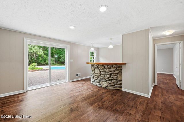 1904 Charbdin Pl, Louisville, KY 40207