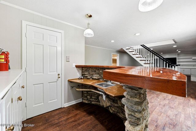 1904 Charbdin Pl, Louisville, KY 40207
