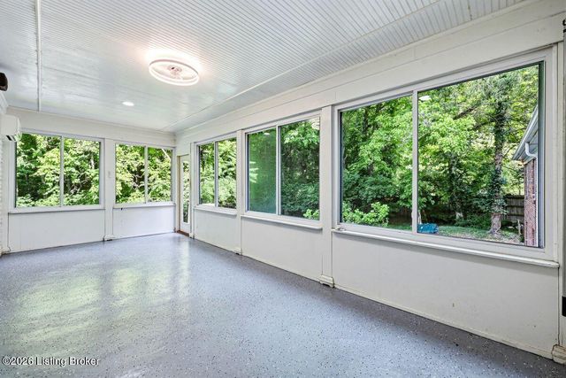 1904 Charbdin Pl, Louisville, KY 40207